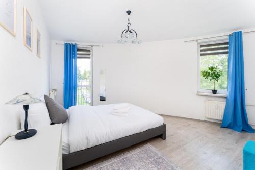 Krakow Apartamento | Osiedle Oświecenia Comfort Apartment by BookingHost