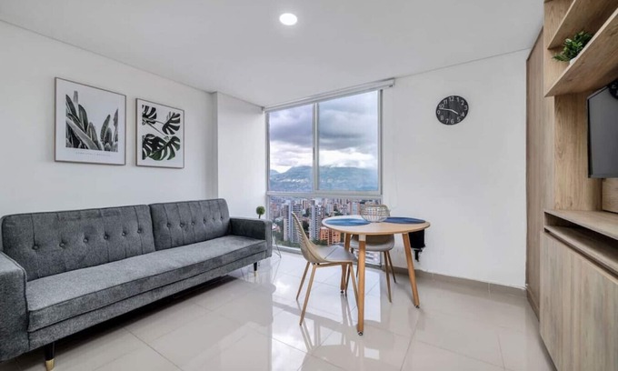 El Tesoro Apartamento | Oslo 2411 · New 24th floor Apt - city view