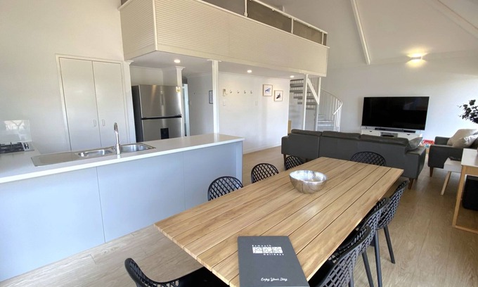 Exmouth Villa | Osprey Holiday Village Unit 106 - Lujo escandinavo recientemente renovado aquí en Exmouth