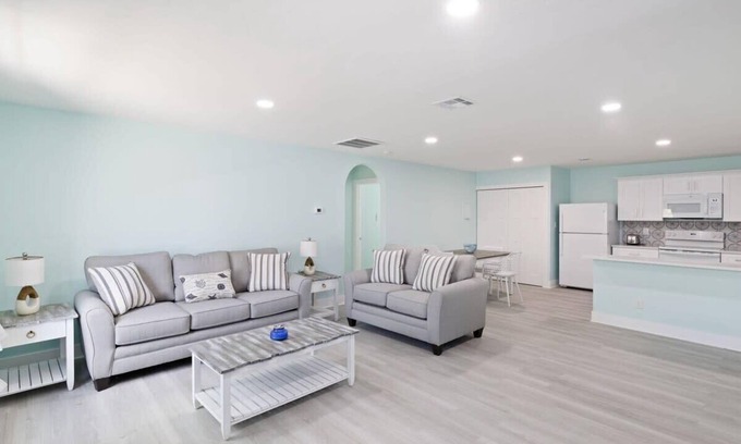 Bonita Springs Apartamento | Osprey Suite- Cute Cottage Fenced Yard Pet Friendly