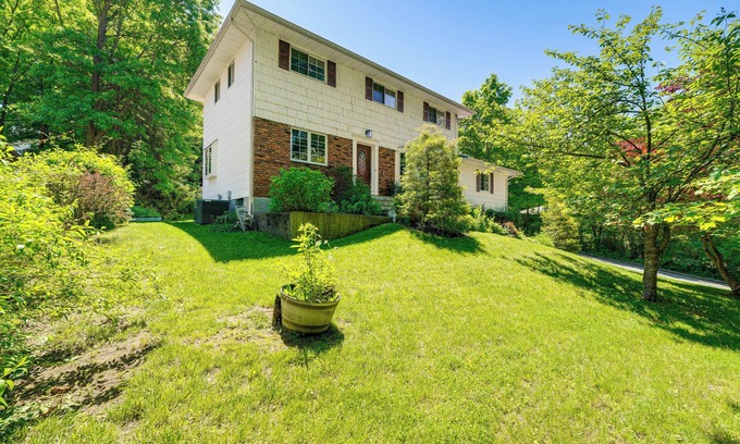 Ossining Casa | Ossining Vacation Rental Near River, Trails & MTA!