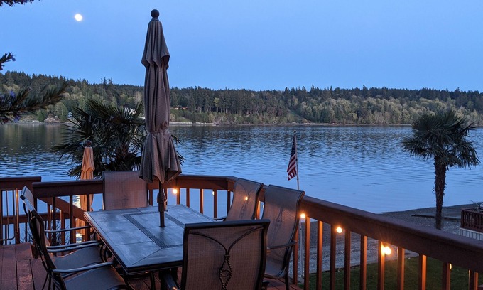 Lakebay Casa | "Ostrich Nest" private island beachfront with HOT TUB and kayaks