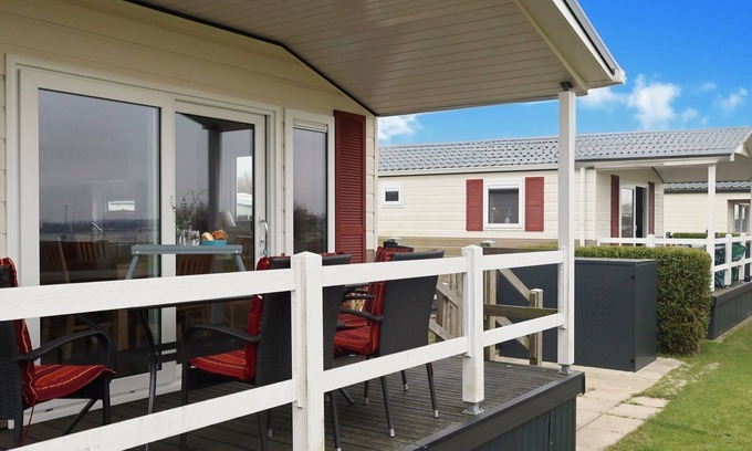 Gelting Casa | Ostseechalet Strandmuschel - Direkter Meerblick, Überdachte Terrasse, Parkplatz
