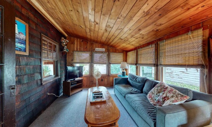 York Beach Casa | Otis Cottages