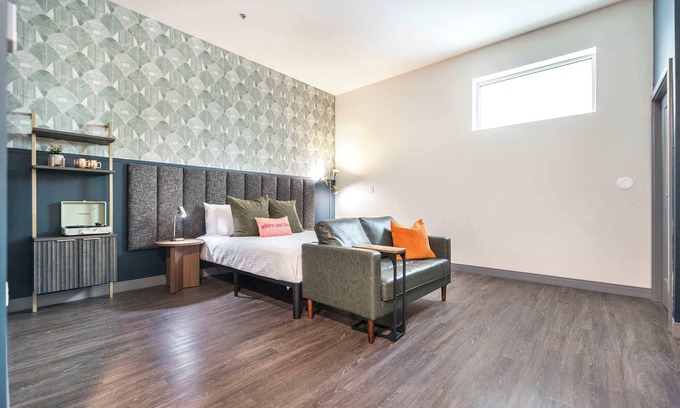 Macon Apartamento | Otis Meets Little Richard Icon-Inspired Dual Stay!