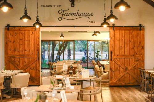 Otjiwarongo Cabina | Otjiwa Safari Lodge