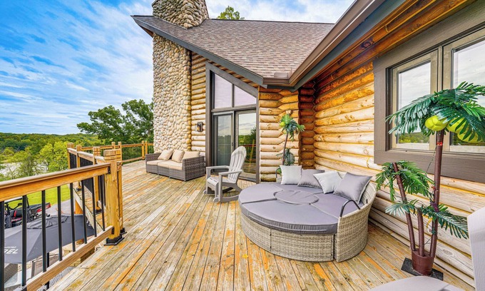 Ottawa Cabina | Ottawa Cabin: Hot Tub, Wraparound Deck, Games