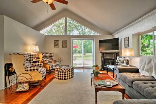 Bedford Casa | Ottawa Lake Home with BBQ and Patio, 15 Mi to Toledo