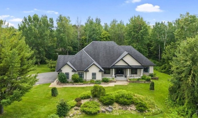 Ottawa Division Casa | Ottawa's Finest: Mansion in a quiet neighbourhood!