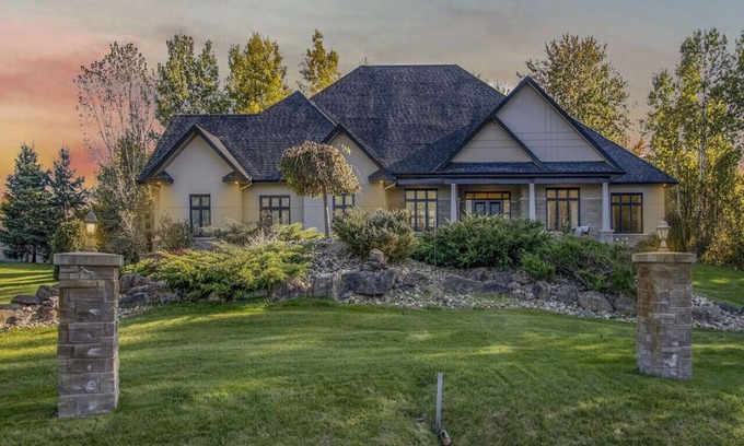Ottawa Division Casa | Ottawa's Finest Mansion!