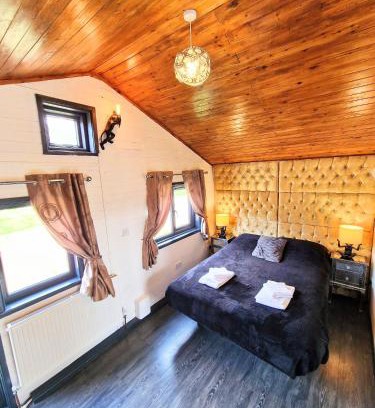 Warminster Casa | Otter 3 HuntersMoon-Warminster-Bath-Salisbury