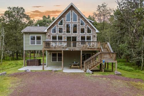 Albrightsville Casa | Otter Banks by AvantStay Sleeps 18 Hot Tub Views Game Room