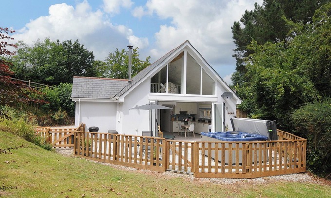 Littleham Cabaña | OTTERS LEAP, pet friendly, character holiday cottage in Bideford
