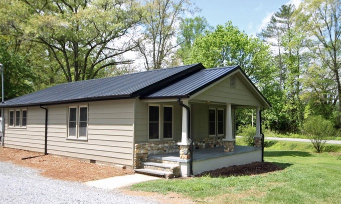 Brevard Casa | Retiro de montaña recientemente renovado cerca de Brevard.