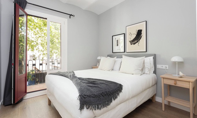 El Parc i la Llacuna del Poblenou Apartamento | Our apartment offers the best of both worlds — easy access to the city's vibrant highlights and a quiet escape to unwind.