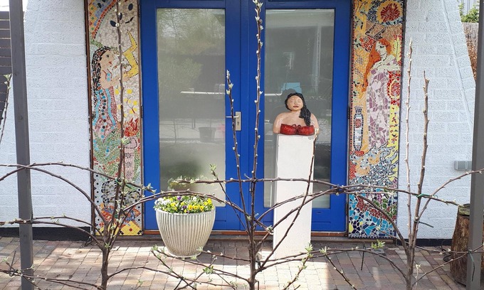 Heiloo Casa | Our B & B is located in the back of our garden in a separate garden house