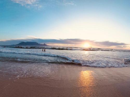 Bloubergstrand Casa | Our Cape Town Home - Beach Villa with Stunning Sea & Mountain Views!