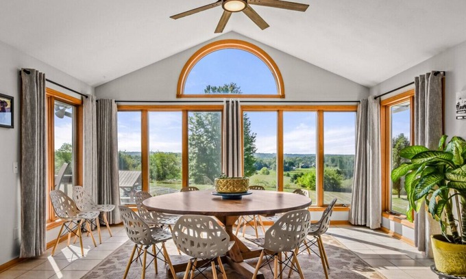 Hanover Casa | Our Country Oasis just 10 miles to Madison