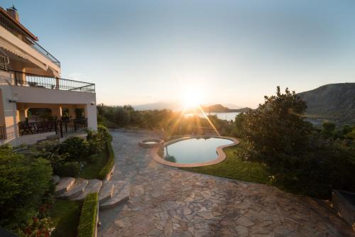 Limni Vouliagmenis Apartamento | Our Dreamhouses in Loutraki Heraion Sea Lake
