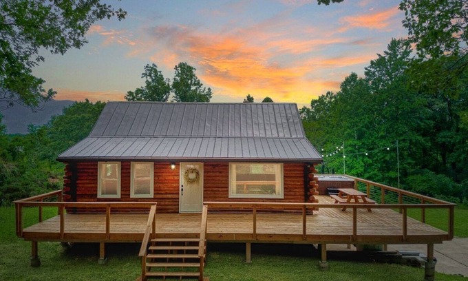 Ruby Cabina | Our Happy Place #LuxuryLogCabin HOT TUB Waffle Bar