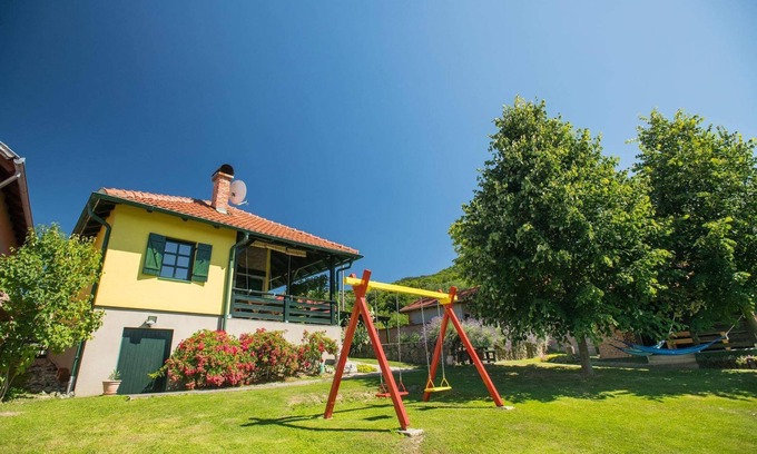 Orahovica Casa | Nuestra casa (****) está ubicada en el Parque Natural Papuk, cerca del lago.