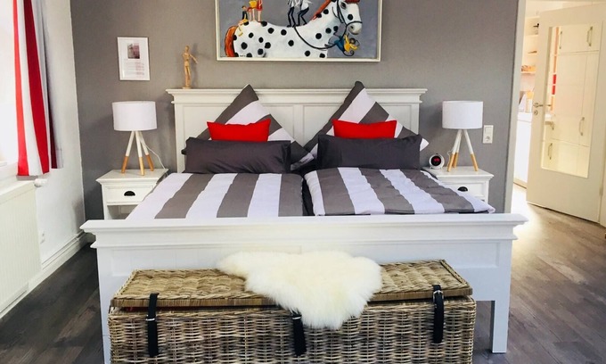 Grodersby Casa | Acogedora casita de madera para parejas con terraza, wifi y barbacoa.