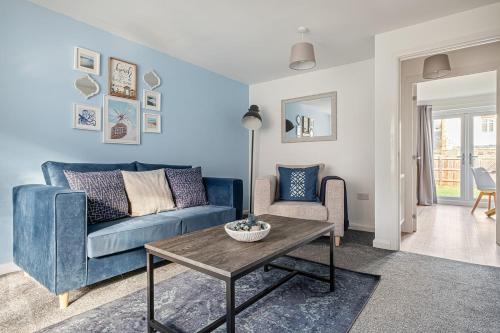 Bedford Apartamento | Our latest stunning property by Our Home Short Stays free parking super fast WiFi large back garden and crisp hotel white linen