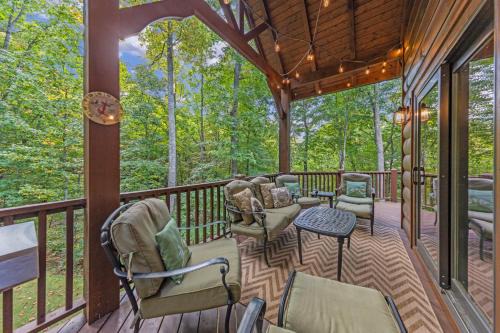 Lansing Casa | Our Place to Paws 4 Bd Lux Blue Ridge Mnt Cabin