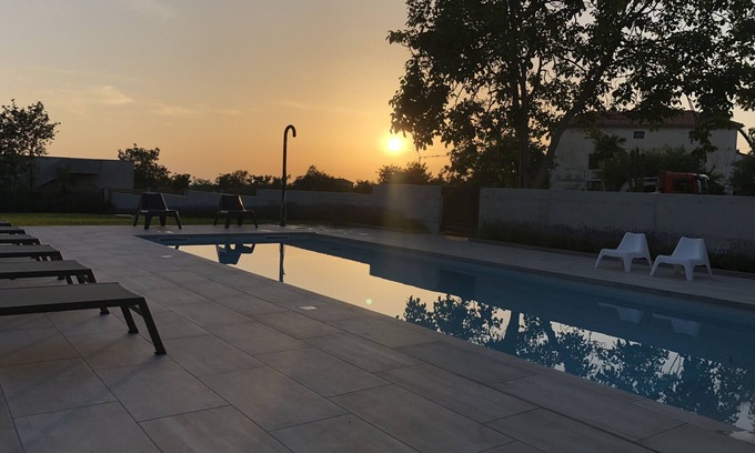 Babici Villa | Villa de piedra de lujo, piscina privada, vistas al mar, amplias terrazas y jardín