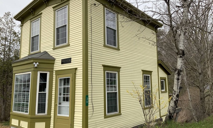 East Hardwick Casa | March madness discounts and one night bookings .