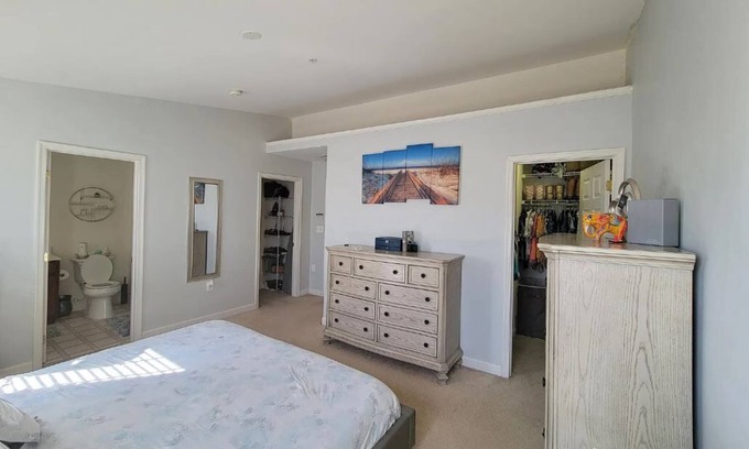 Capitol View Casa | Our Washington DC Townhome with beautiful contemporary high end taste!