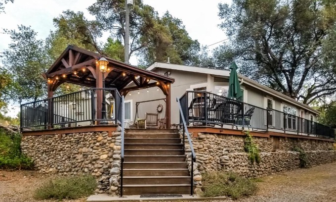 Oakhurst Casa | Out in the Wild