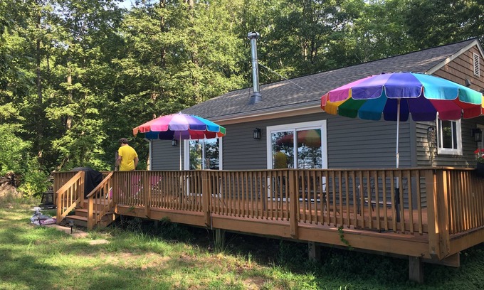 James Monroe Casa | Out where the blacktop ends: Rent our 2BR country lover's retreat.