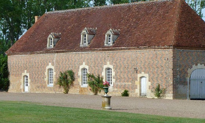 Chateau-sur-Allier Casa | Dependencia de un castillo protegido del siglo XVI