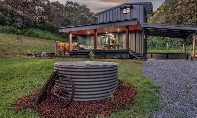 Amamoor Cabina | Outdoor Bath | Firepit | Dingo Creek Winery 14 mins | Private Luxury Cabin