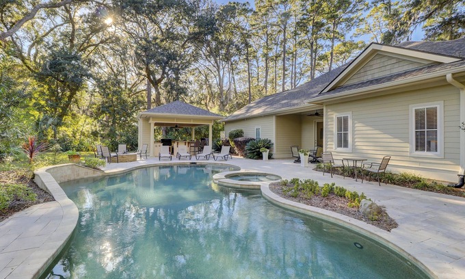 Heritage Woods Casa | Outdoor Cabana ~ Firepit ~ Private Pool & Spa ~ Pet Friendly ~ 72 Baynard Cove Road