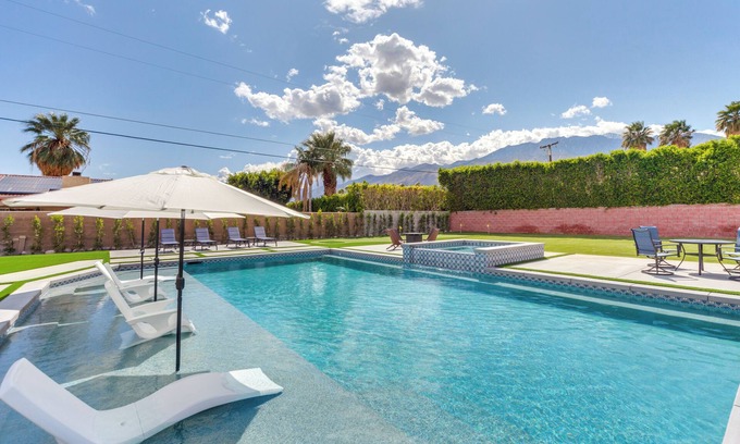 Racquet Club South Casa | 3 Mi to Dtwn: Palm Springs Home w/ Backyard Oasis!