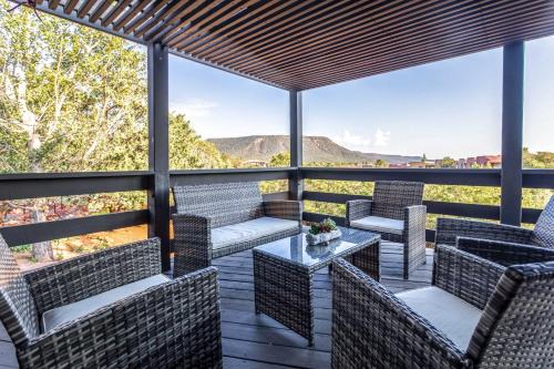 Oak Creek Casa | Outdoor Entertaining Space Sedona Mtn-View Home