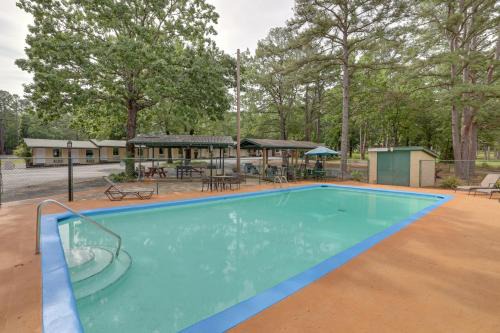 Greers Ferry Casa | Outdoor Entertainment Areas Greers Ferry Cottage!