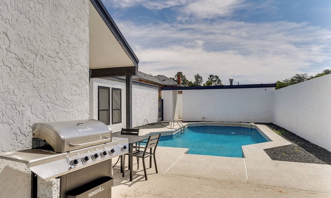 Midland Casa | Outdoor Entertainment Area: Spacious Midland Home!