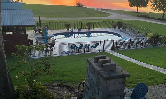 Huron Apartamento | Relájate y disfruta del lago y la piscina