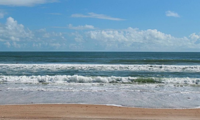Bostroms Complejo | Outdoor Getaway! 2 Stylish Units w/Kitchen, Beach, Pool, Surfing, Parking