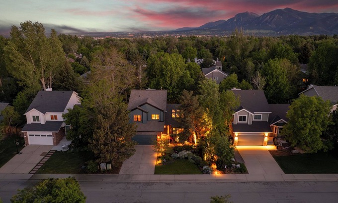 Boulder Casa | Outdoor Living! Hot Tub+Fire Pit+Gardens+GameRoom! Close to it ALL!