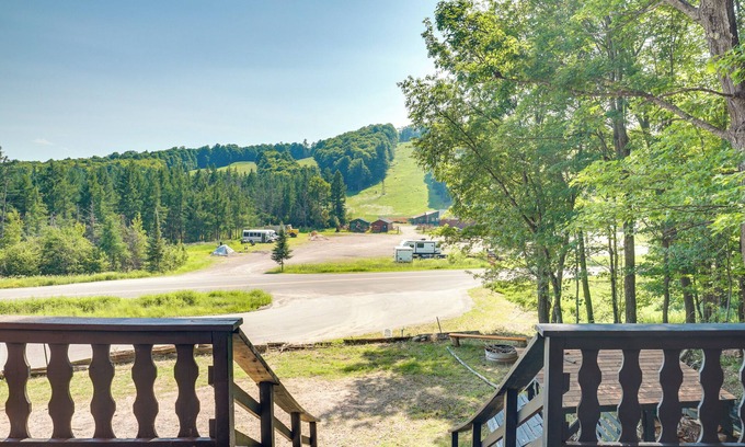 Stambaugh Cabina | Outdoor Lover's Paradise: Slope-View Cabin!