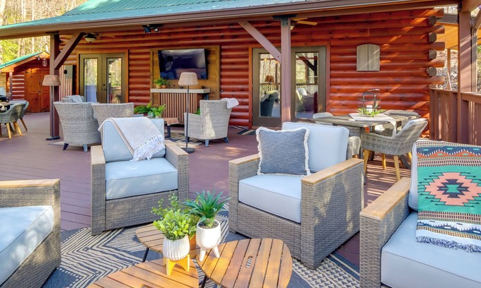 Murphy Cabina | Fire Pit, Hot Tub & Grill: Murphy Family Retreat!