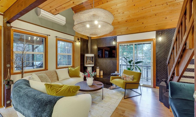 Nevada City Cabaña | Outdoor Oasis: Modern Nordic Cottage By Lake!