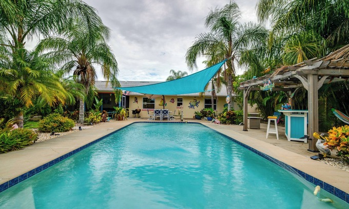 Tavares Casa | Outdoor Oasis w/ Bar & Lanai: Tavares Escape