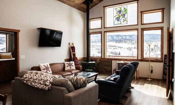 Kremmling Casa | Outdoor Paradise -ATV Galore, Hot Springs, Hunting, Skiing, & More
