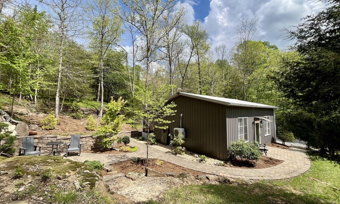 Ozark Cabina | Outdoor Perfection with Hot Tub and Lake Views