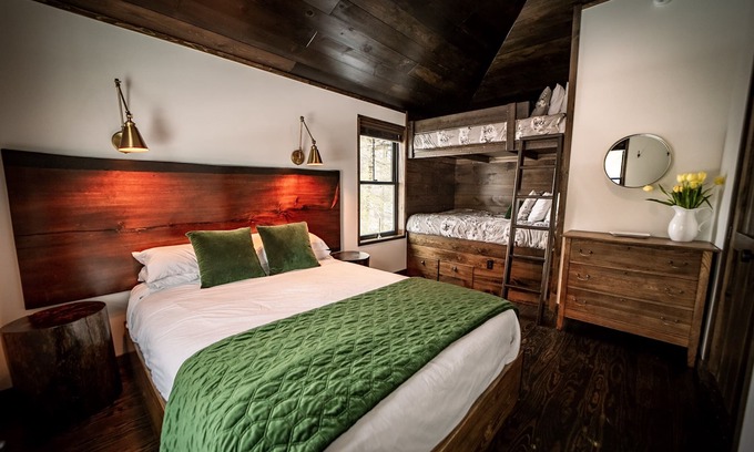Speculator Casa | Outdoor Sauna, Hiking, Ski at Oak Mountain, and Private Chef Available